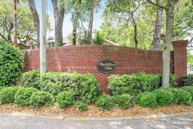 view of community / neighborhood sign