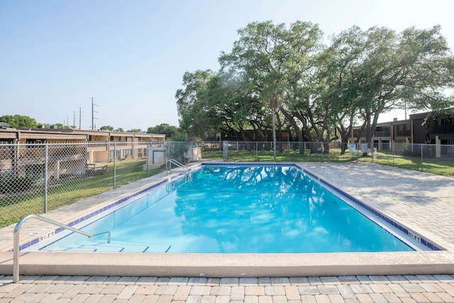 view of swimming pool