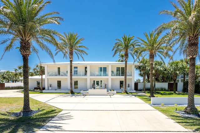 view of front facade with an outdoor hangout area, a front lawn, fence, and stucco siding