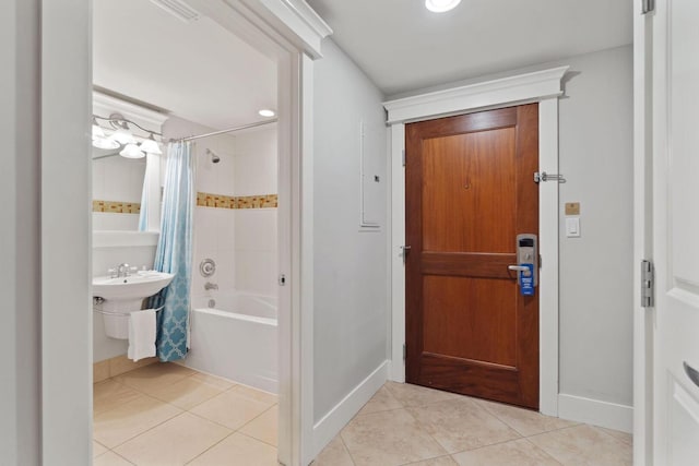 foyer entrance featuring sink and light tile flooring