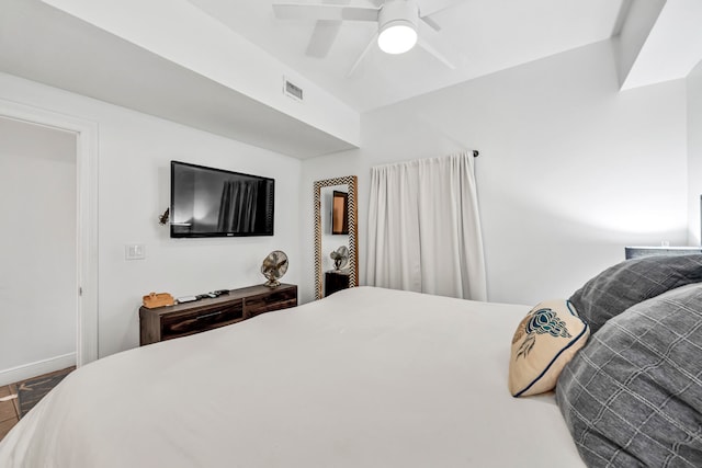 bedroom with ceiling fan