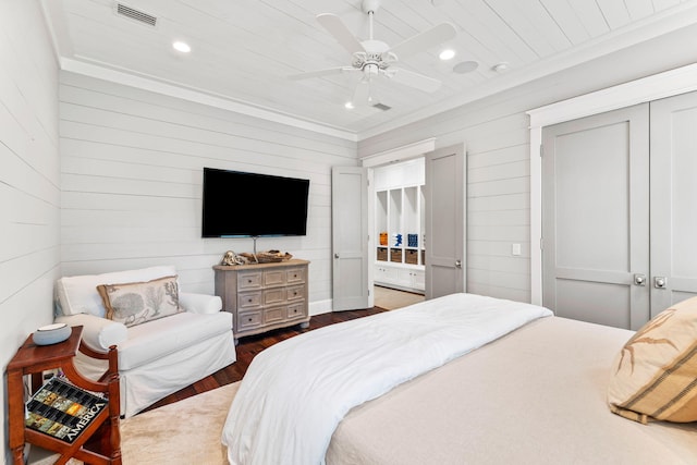 bedroom with ornamental molding, a closet, ceiling fan, and dark wood-type flooring