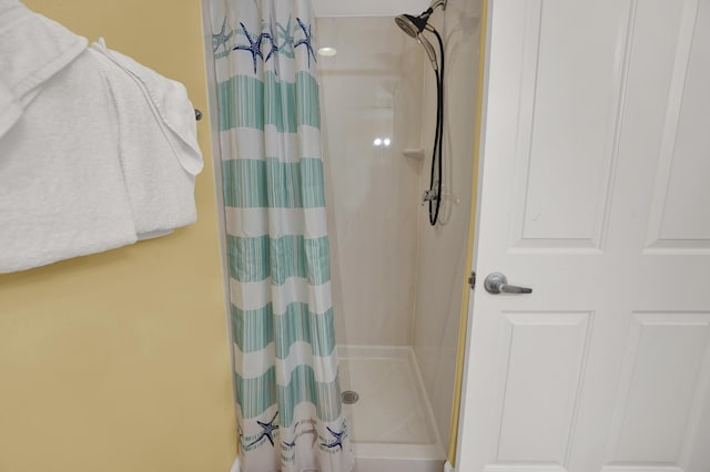 bathroom with curtained shower