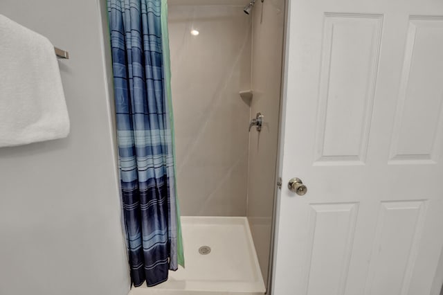 bathroom with curtained shower