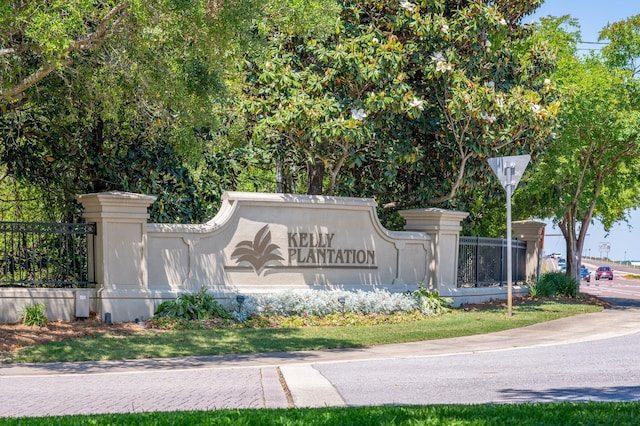 view of community / neighborhood sign