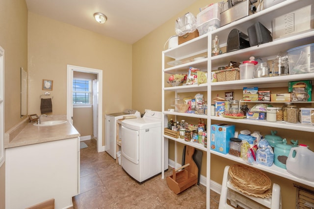 laundry room with sink and washing machine and dryer