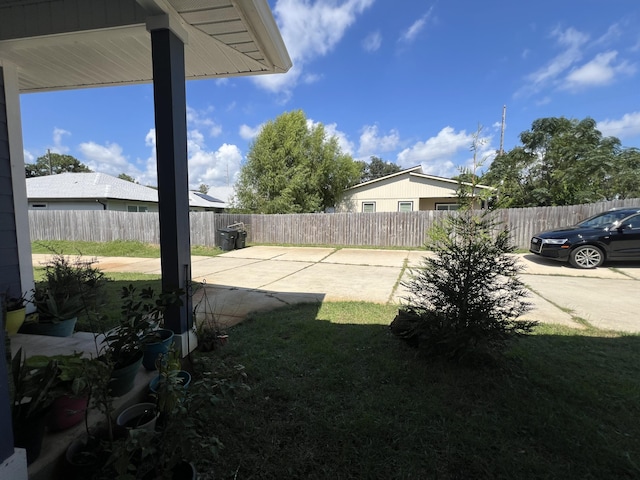 view of yard with a patio area