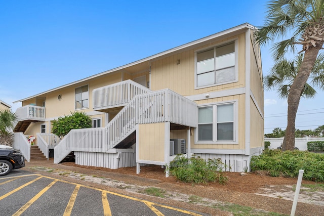 exterior space featuring a balcony