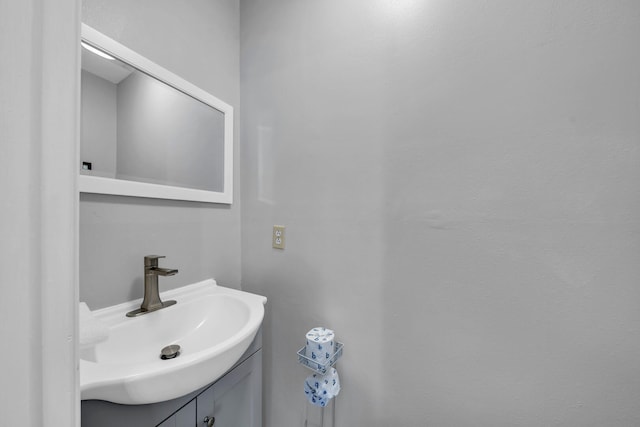 bathroom featuring large vanity