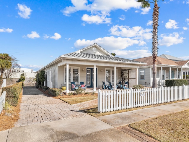 view of front of house featuring a porch