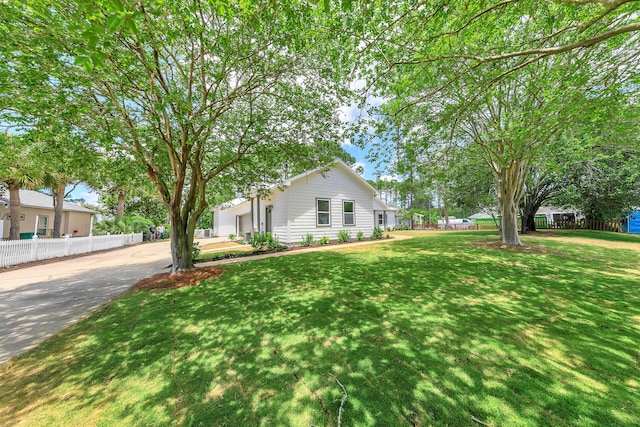 view of front facade with a front lawn