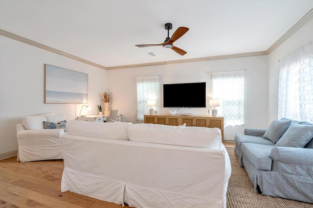 living room featuring crown molding, light hardwood / wood-style floors, and ceiling fan