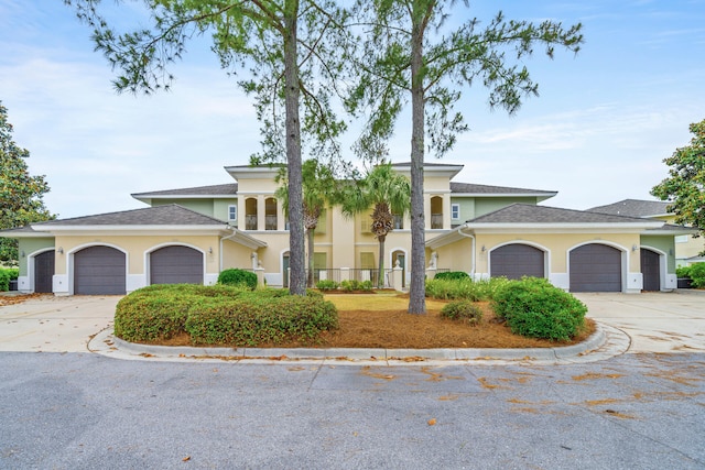 view of front facade featuring a garage