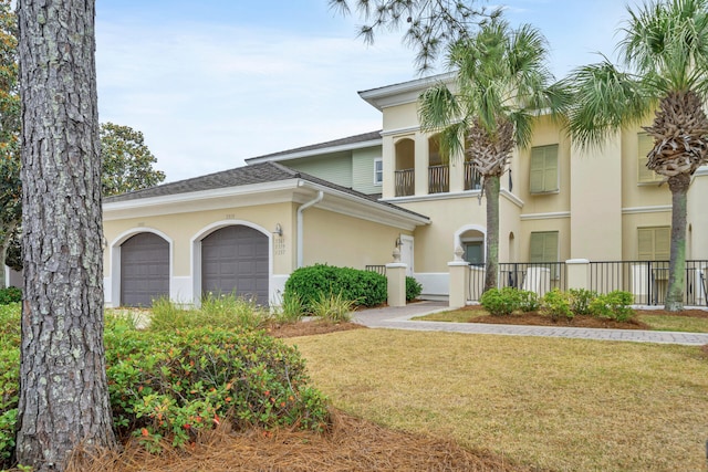 view of front facade featuring a front lawn and a garage