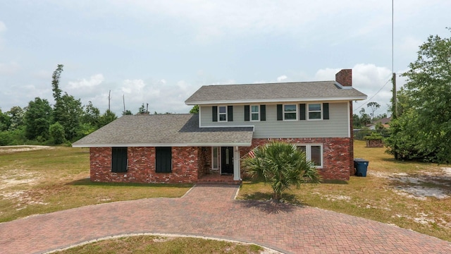 view of front facade featuring a front lawn