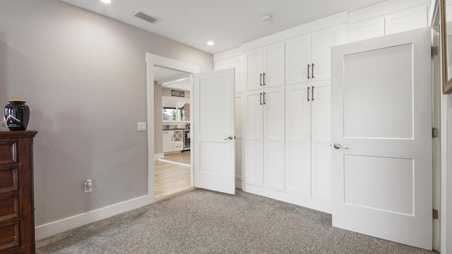 bedroom featuring carpet floors and a closet