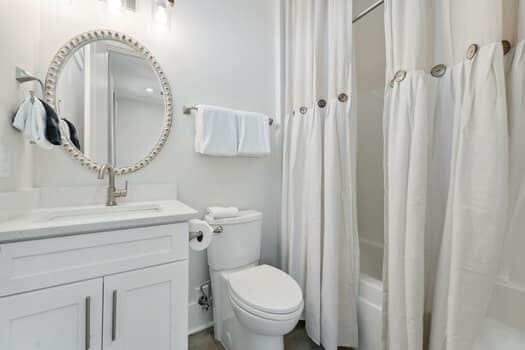 full bathroom featuring shower / bath combo with shower curtain, toilet, and vanity