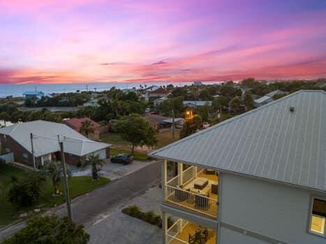 view of aerial view at dusk