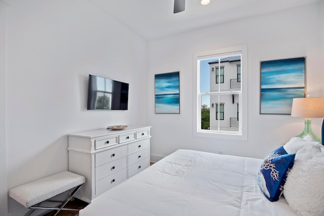 bedroom with ceiling fan