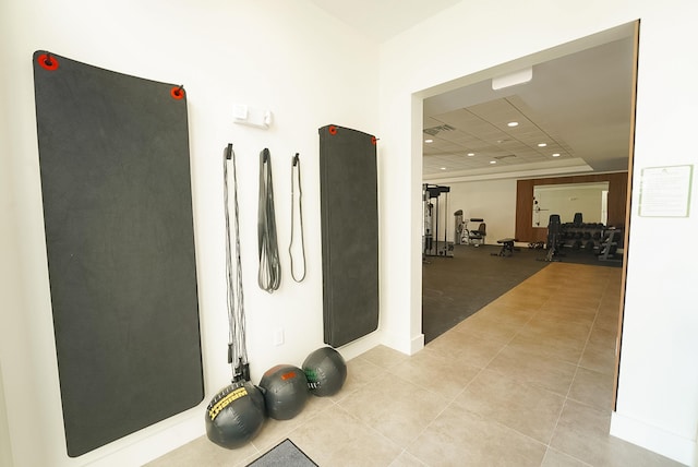 workout room featuring light tile patterned floors, a tray ceiling, visible vents, and recessed lighting