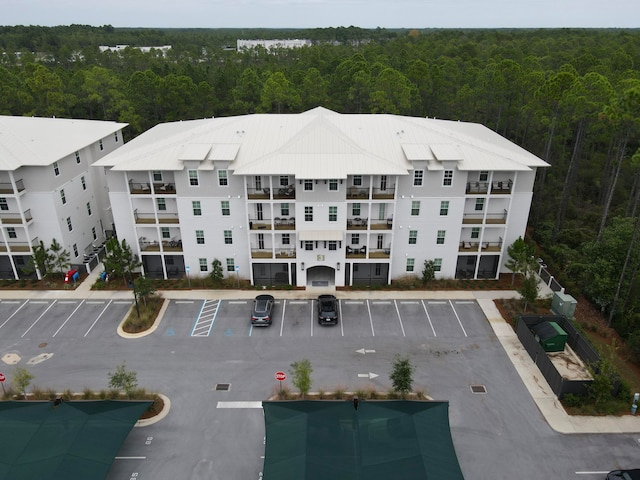 bird's eye view featuring a wooded view