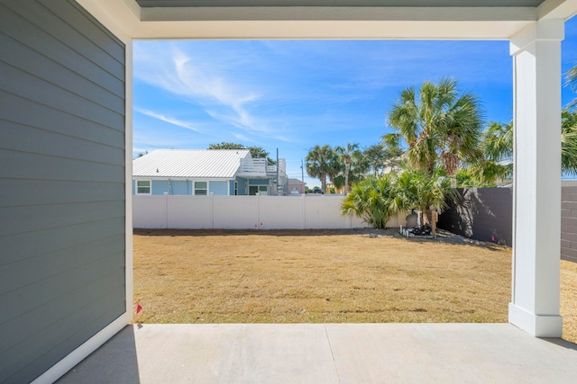 view of yard featuring a patio area