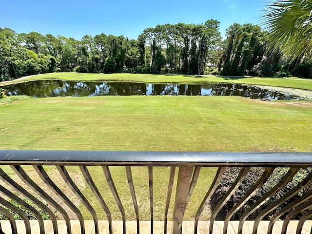 view of yard featuring a water view