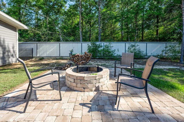 view of patio with a fire pit