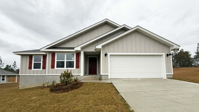 view of front of house featuring a garage and a front lawn