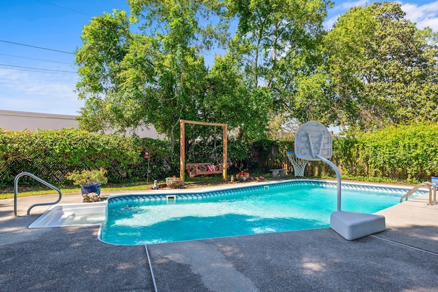 view of swimming pool