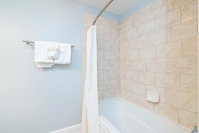 bathroom featuring shower / bath combo