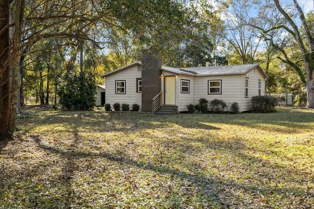 ranch-style home with a front yard