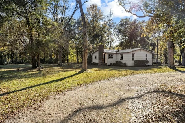 view of front of property with a front yard