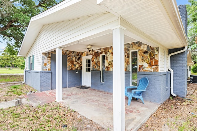 view of patio featuring ceiling fan