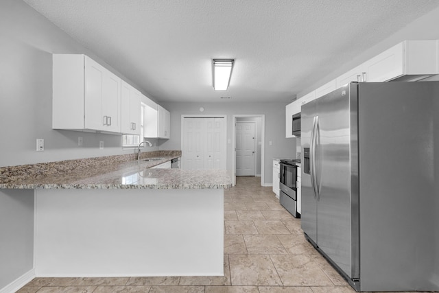 kitchen with sink, kitchen peninsula, a textured ceiling, white cabinetry, and stainless steel appliances