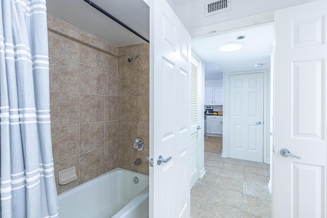 bathroom featuring shower / tub combo