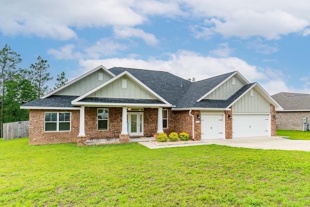 craftsman house featuring a front lawn and a garage