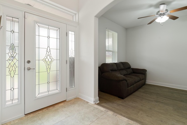 foyer entrance featuring ceiling fan