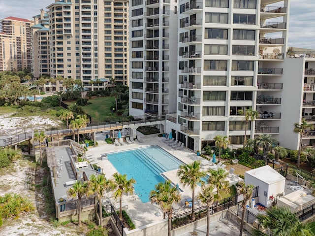 view of swimming pool