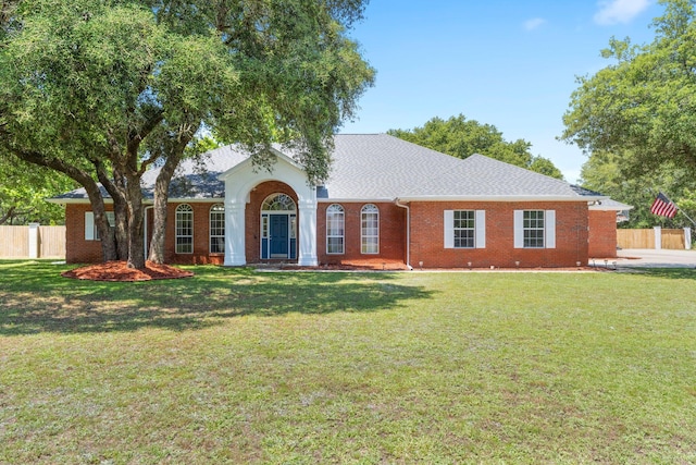 single story home featuring a front lawn