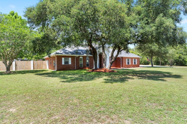 view of front facade with a front yard