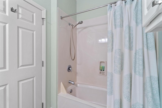 bathroom with shower / bath combo