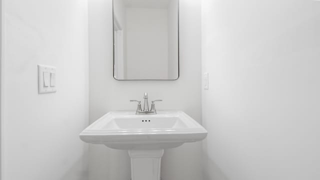 bathroom with sink