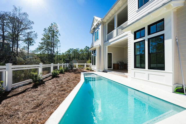 view of swimming pool