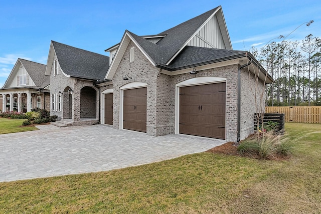 view of front facade featuring a front yard and a garage