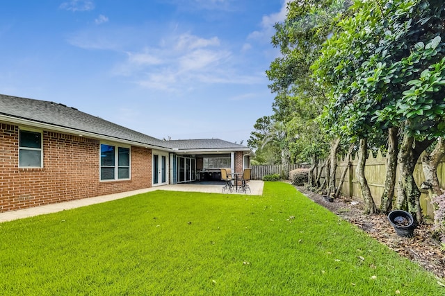 view of yard featuring a patio