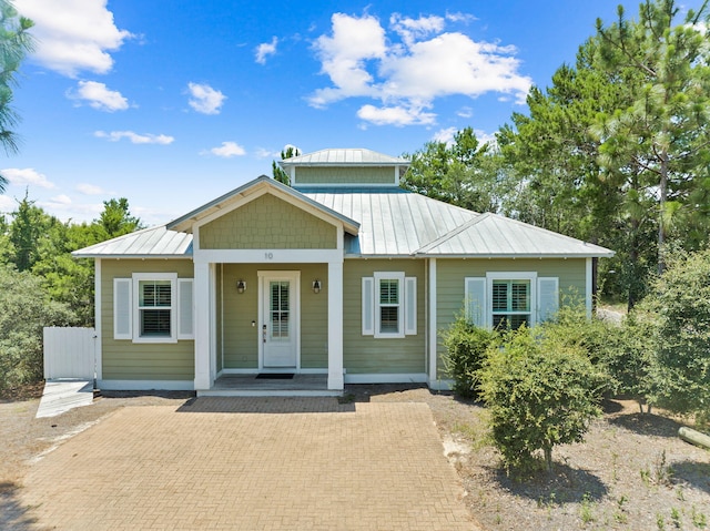 view of front of house featuring a porch