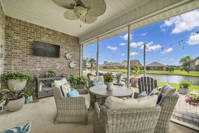 sunroom / solarium with ceiling fan