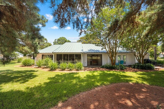 view of front of house with a front yard