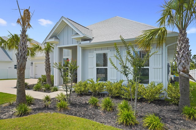 view of front facade with a garage